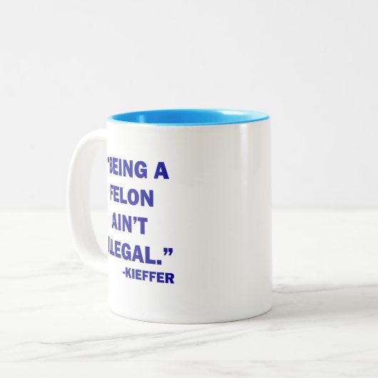 "Het zijn van een Felon Ain't Illegal" Mok (Voorkant links)