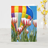Hete luchtballon en tulpen voor het denken aan u kaart (Gele Bloem)