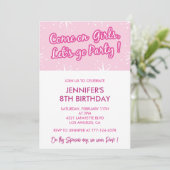 Hete roze 8e verjaardag uitnodigingen voor haar gi (Staand voorkant)