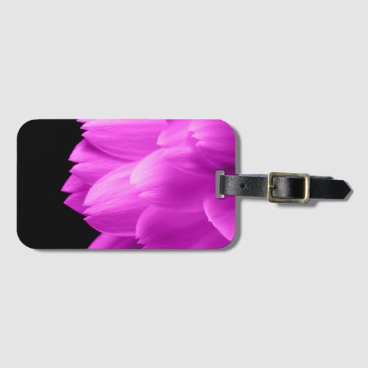 Hete roze bloemblaadjes op zwart bagagelabel (Voorkant (horizontaal))