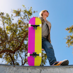 Hete roze en kanariegele strepen skateboard