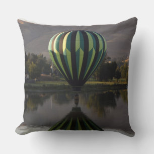 Heteluchtballon boven de Yakima rivier Kussen