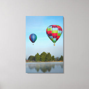 Heteluchtballonnen boven een meer, NZ Canvas Afdruk