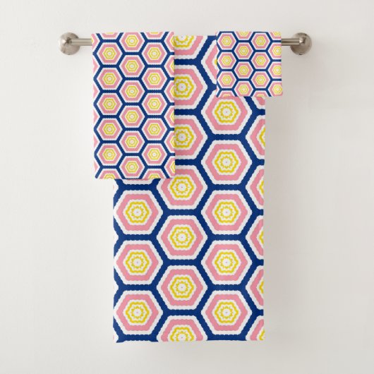 Hexagon fleurs motif bleu rose jaune (En situation)