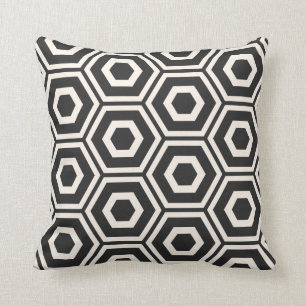 Hexagon Pattern Black op Ivory Kussen