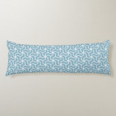 Hexagonal Geometric Pattern in Duck Egg Blue Lichaamskussen (Voorkant)