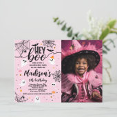 Hey Boo, Invitation d'Halloween rose avec photo (Debout devant)