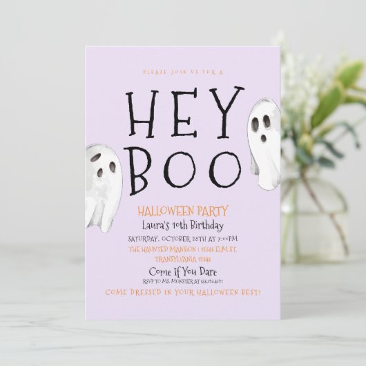 Hey Boo, Paarse Ghost Halloween Uitnodiging (Staand voorkant)