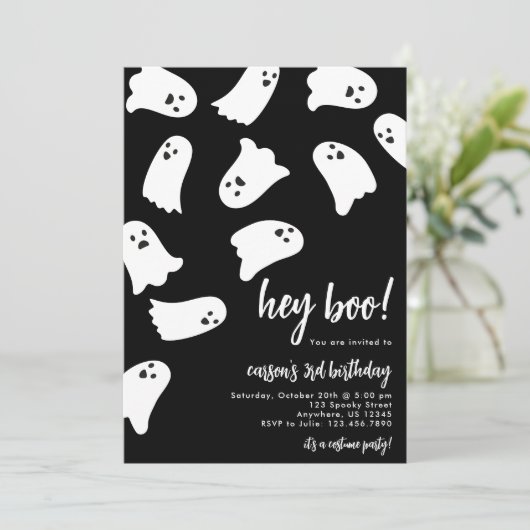 Hey Boo Verjaardag Uitnodiging (Staand voorkant)