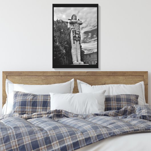 Hiawatha Statue Canvas Afdruk (Insitu (Slaapkamer))