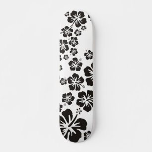 Hibiscus bloeit in het zwart skateboard