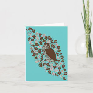 Hibou dans la carte de note de blanc de chêne