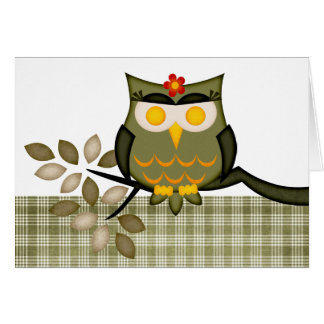 Hibou de carte dans l'arbre