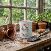 Hibou endormi dans des tasses à thé florales empil
