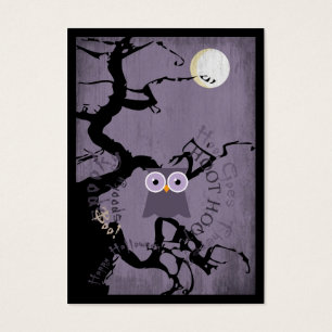 Hibou et arbre noueux déplaisant pour Halloween