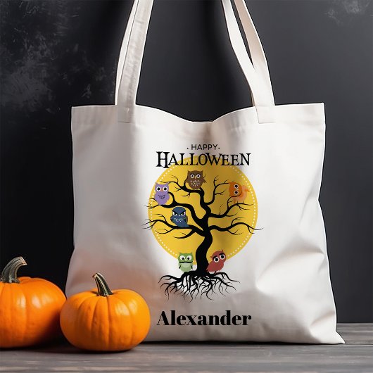 Hiboux dans un sac à main Halloween d'arbre effray