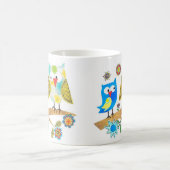 Hiboux se reposant sur une tasse de tasse de (Centre)