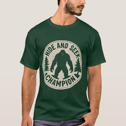 Hide and Seek Champion Funny Bigfoot shirt (Voorkant)