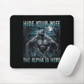 Hide Your Wife The Alpha Is Here Funny Alpha Wolf Muismat (Met muis)