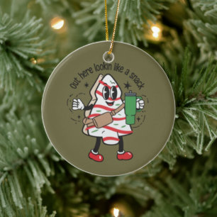 Hier buiten ziet het eruit als een snack kerstboom keramisch ornament