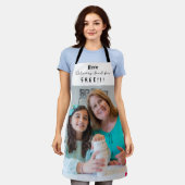 Hier heerlijk voedsel gratis schort (Gedragen)