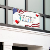 Hier het werk van helden aanpassen het personeel v spandoek (Buitenkant Gebouw)