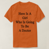 Hier is een meisje dat dokter wordt t-shirt (Design voorkant)