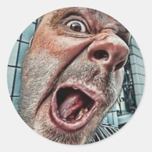 "Hier kijk je naar" Goofy Face Ronde Sticker
