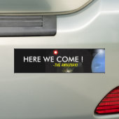 HIER KOMEN WE!, DE ANNUNAKI BUMPERSTICKER (Op auto)