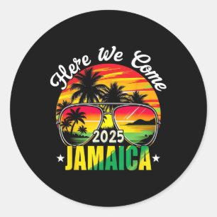 Hier komen we Jamaica 2025 Familie Vakantie Reizen Ronde Sticker