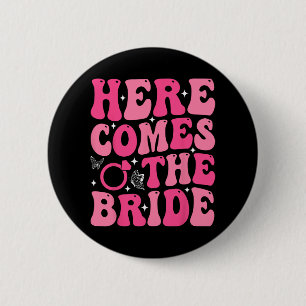 Hier komt de bruid bruidsfeest trouwfeest vrijgeze ronde button 5,7 cm