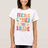 Hier komt de bruid Groovy Retro Custom T-shirt (Voorkant)