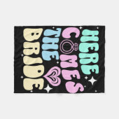Hier komt de bruid vrijgezellenfeest bruids show fleece deken (Voorkant (Horizontaal))