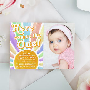 Hier komt die! Retro Sun 1e Verjaardag Foto Kaart