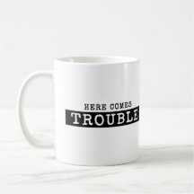 HIER KOMT EEN TROUBLE T-shirt