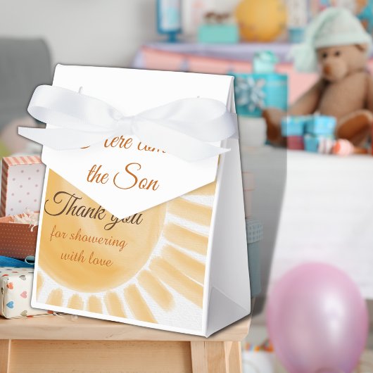 Hier komt het Baby shower van de Zoon Zonneuwen Bedankdoosjes