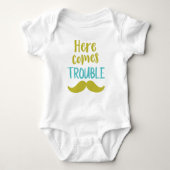 Hier komt het probleem, Mustache, Mustache Romper (Voorkant)