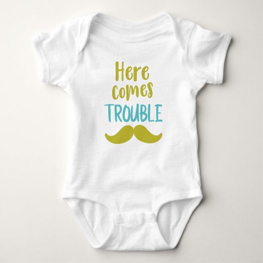 Hier komt het probleem, Mustache, Mustache Romper (Voorkant)