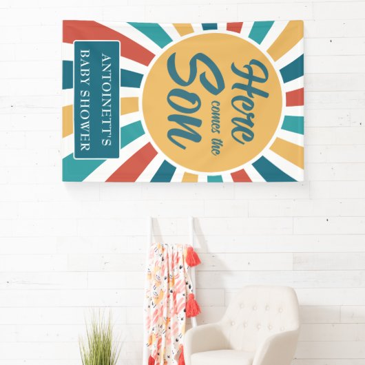 Hier komt het Son Retro Sun Baby shower Spandoek (Insitu)