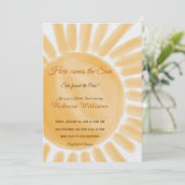 Hier komt het Sun Ray Yellow Vrijgezellenfeest Kaart (Staand voorkant)
