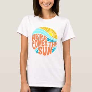 Hier komt het T-shirt van de Zon, de Stijl van de