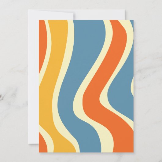 Hier komt het zoontje groovy retro baby shower kaart (Achterkant)