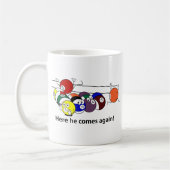 Hier komt hij mokken (Links)