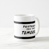 Hier vous avez dit demain la tasse de motivation (Devant droit)