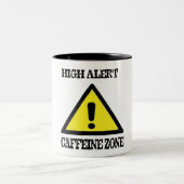 High Alert Cafeïne Zone Funny Christmas mok (Center)