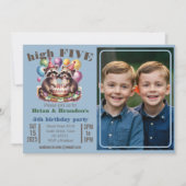 High Five Verjaardagsfeest Tweelingen Mapache them Kaart (Voorkant)