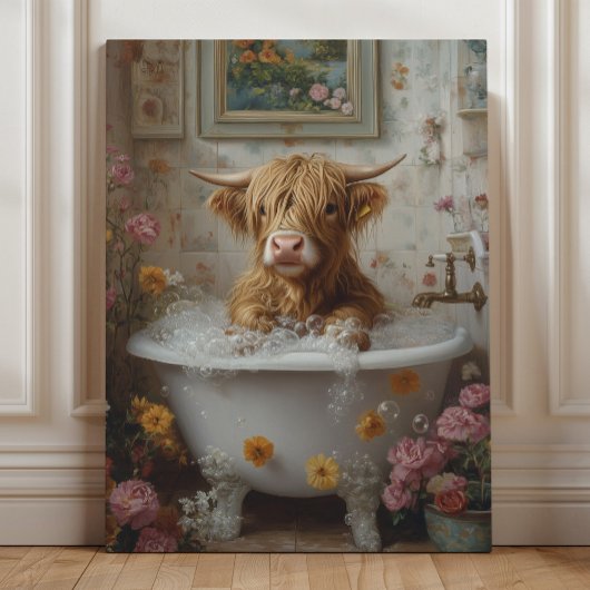 Highland Koe in Floral Bathtub Art Canvas Afdruk
