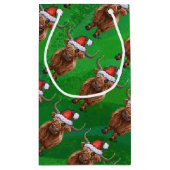Highland Koe in Santa Hat Pattern op groen Klein Cadeauzakje (Achterkant)