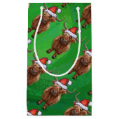 Highland Koe in Santa Hat Pattern op groen Klein Cadeauzakje (Voorkant)