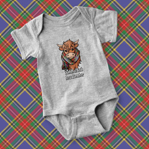 Highland Koe met MacBeth Tartan Sjaal Romper